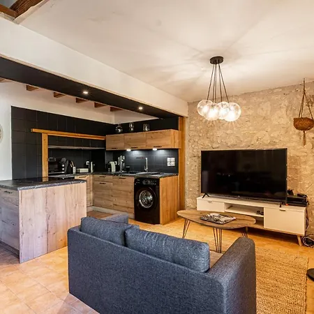 Superbe Appartement, Situe Au Coeur De La Ville. * Ош
