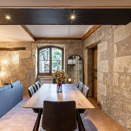 Superbe Appartement, Situe Au Coeur De La Ville. *