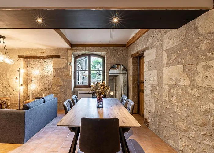 Superbe Appartement, Situe Au Coeur De La Ville. *